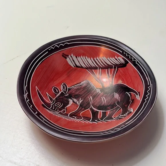 Small rhino trinket dish. - Picture 2 of 4